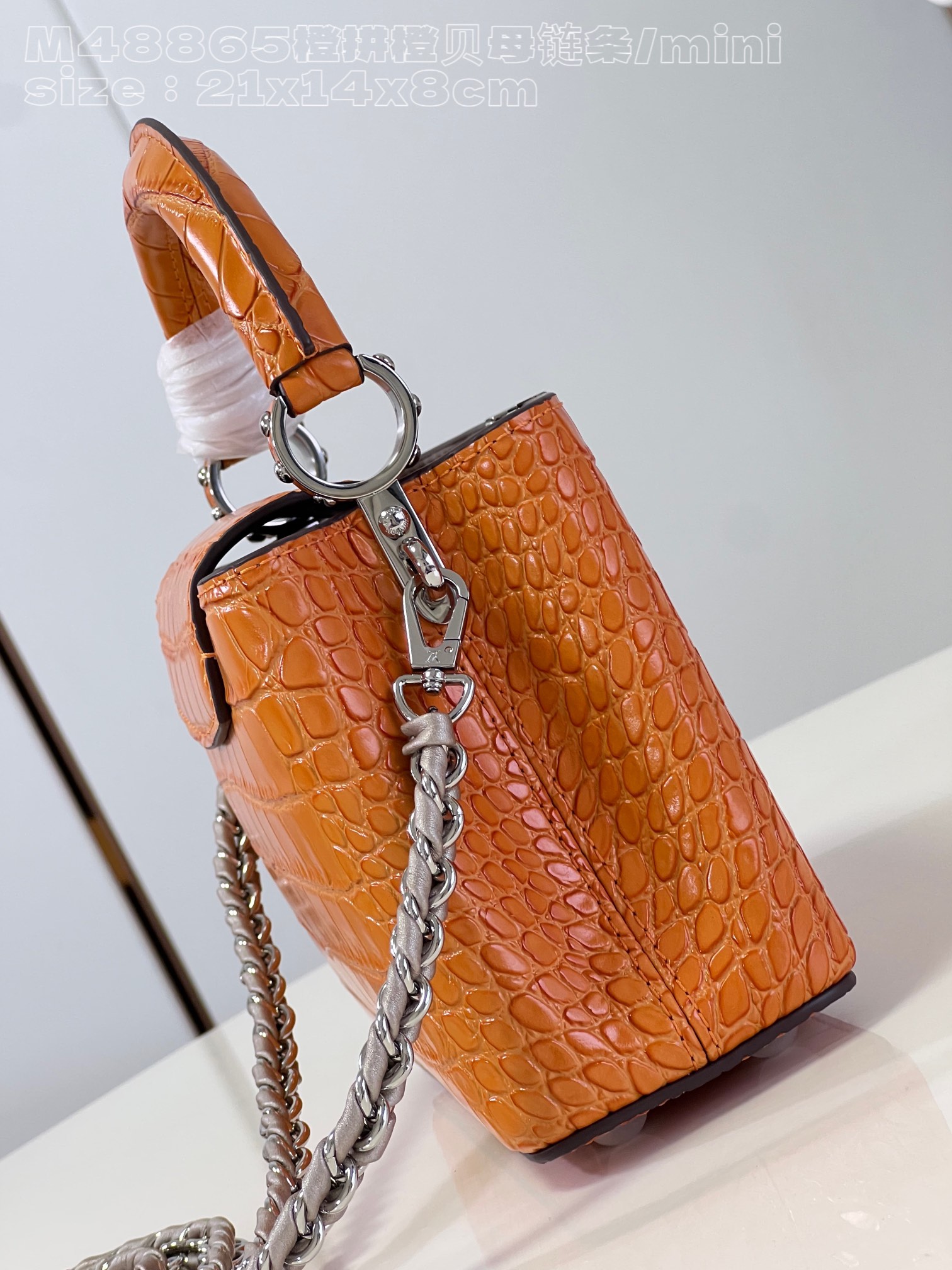 l**is V*t*n capucines mini