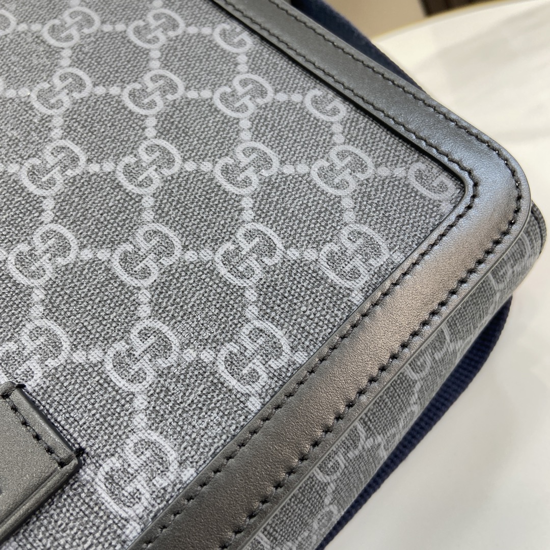 G*u*i gg crossbody bag