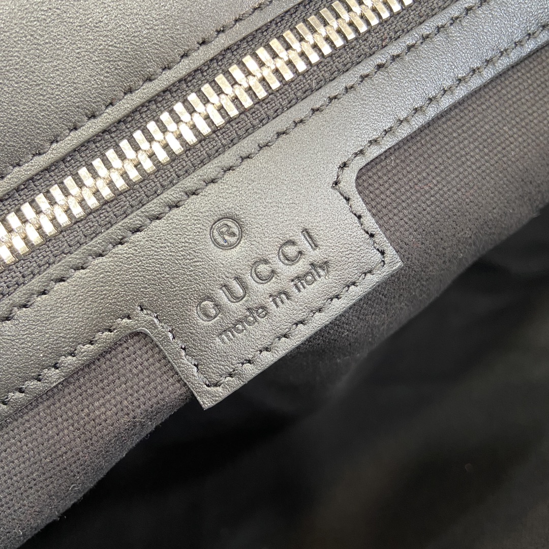 G*u*i gg crossbody bag