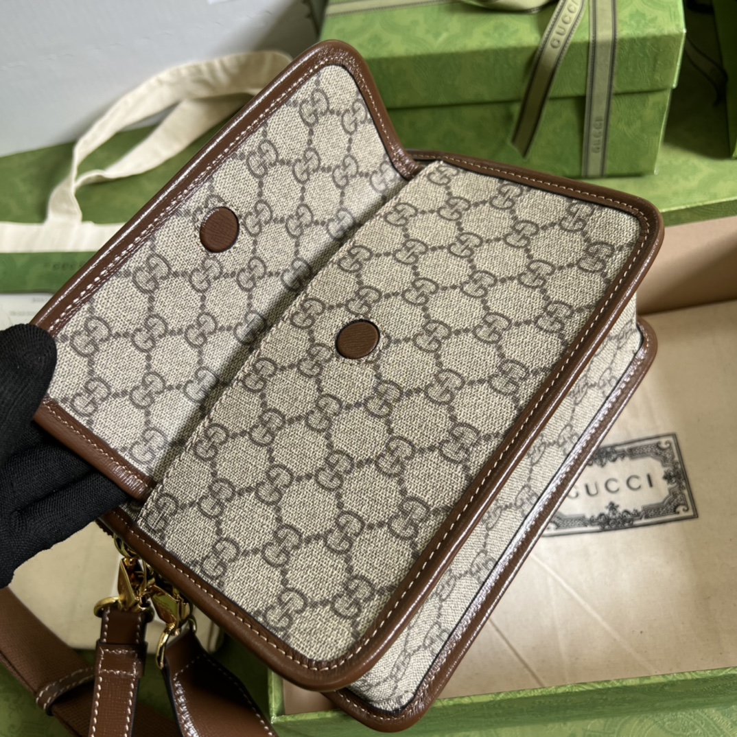 G*u*i messenger bag with interlocking g