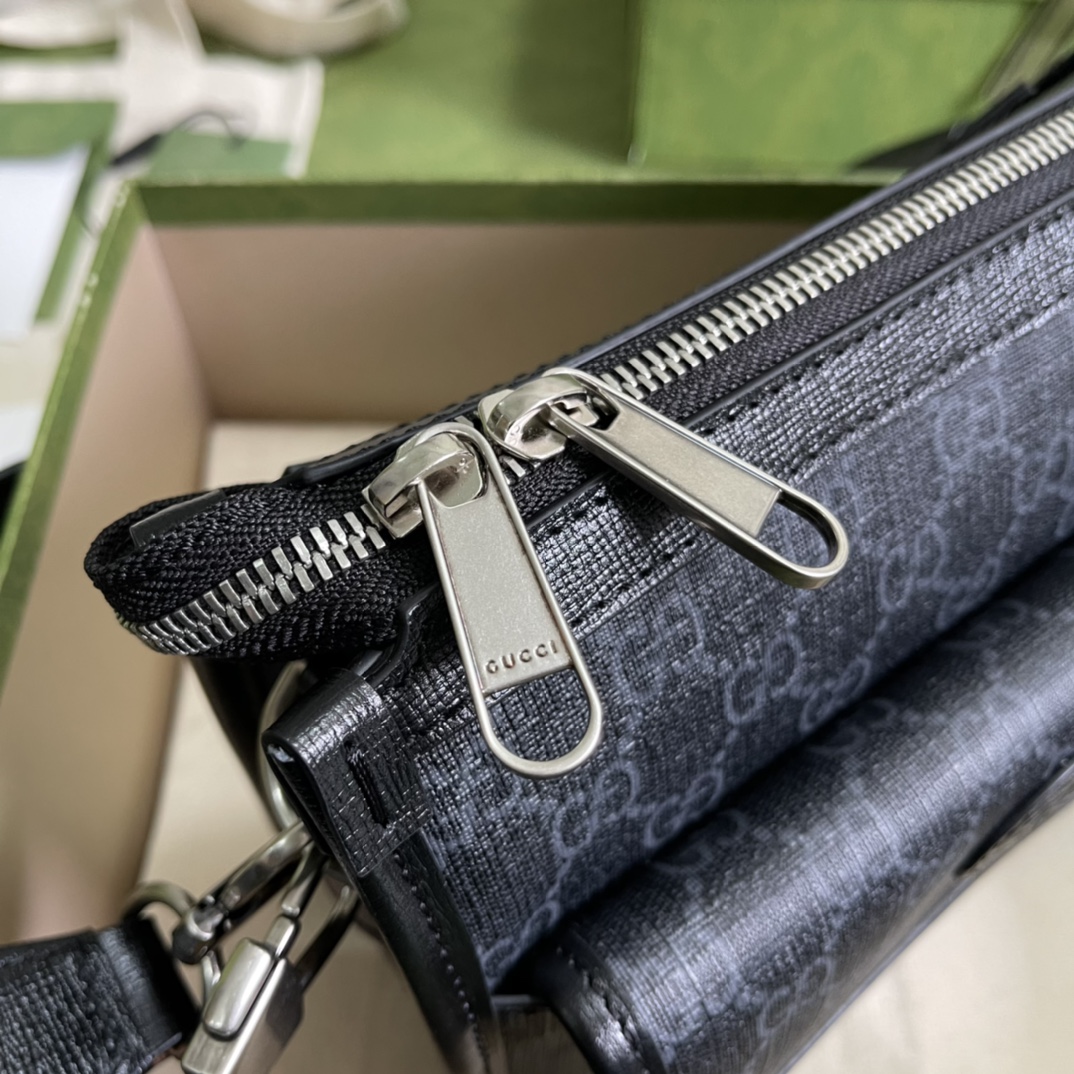 G*u*i messenger bag with interlocking g
