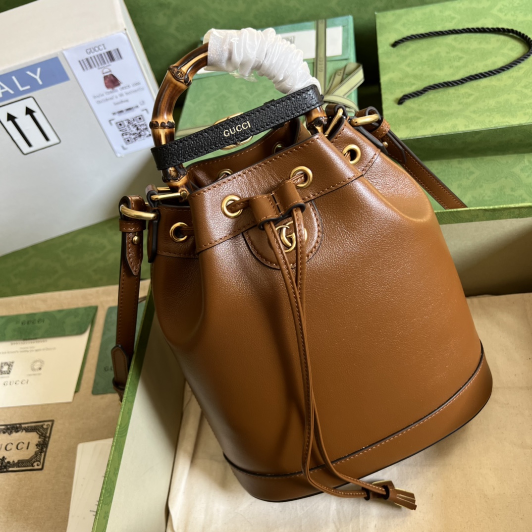 G*u*i diana bucket bag