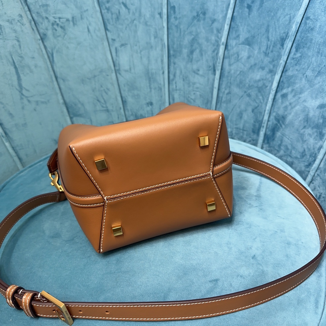 YSL LE 37 SMALL IN SHINY LEATHER
