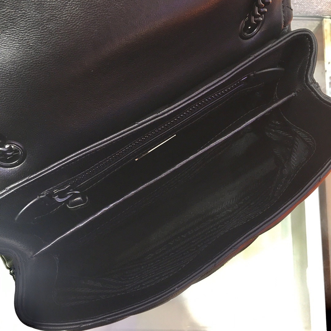 Pra*a medium nappa leather Pra*a spectrum bag