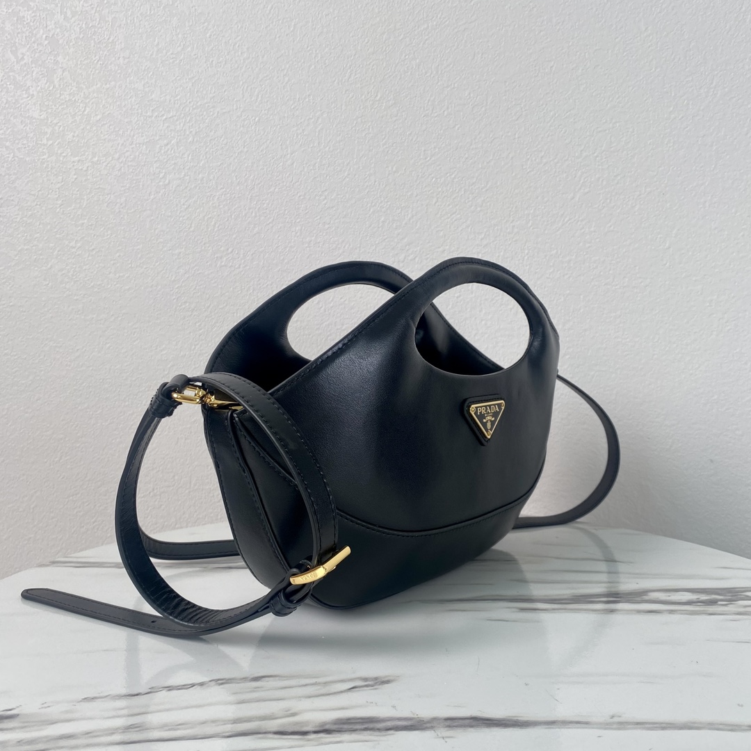 Pra*a black medium leather handbag
