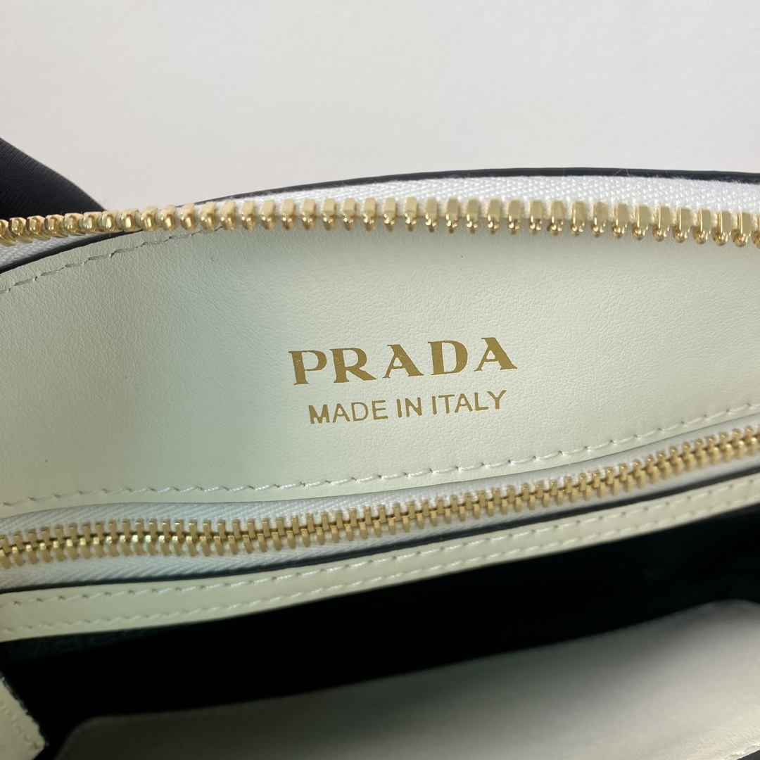 Pra*a black small leather handbag