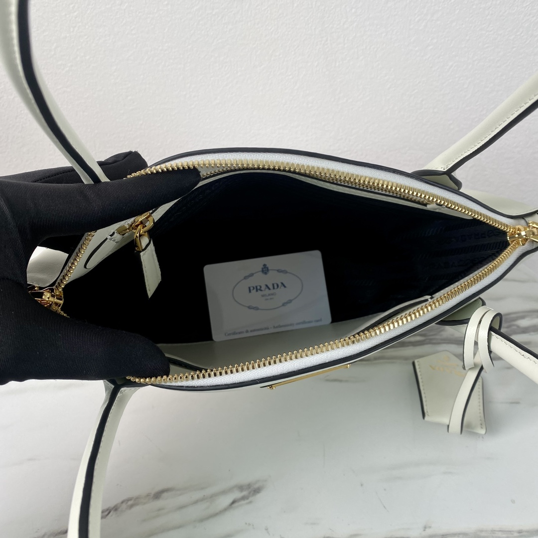 Pra*a black small leather handbag