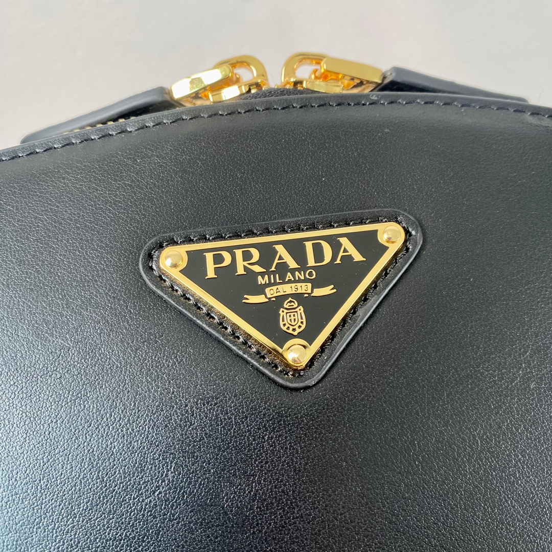 Pra*a black small leather handbag