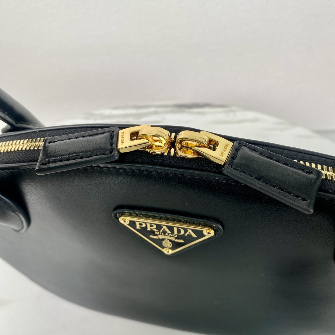 Pra*a black small leather handbag