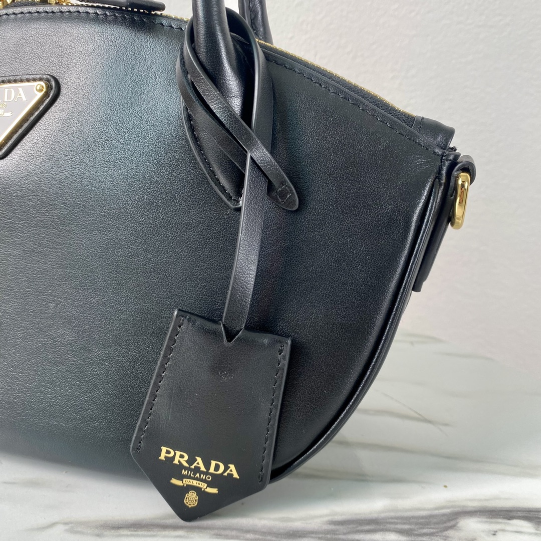 Pra*a black small leather handbag