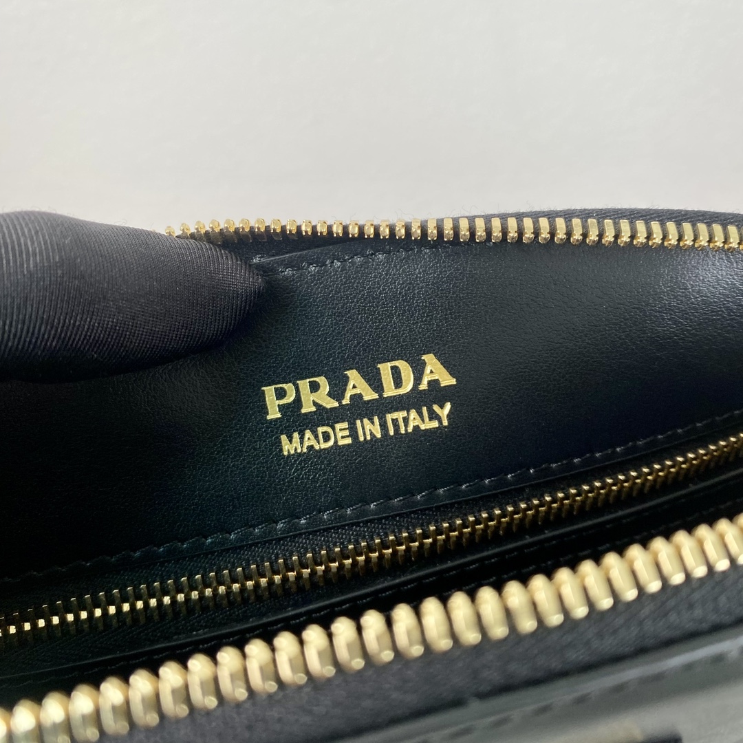 Pra*a black small leather handbag