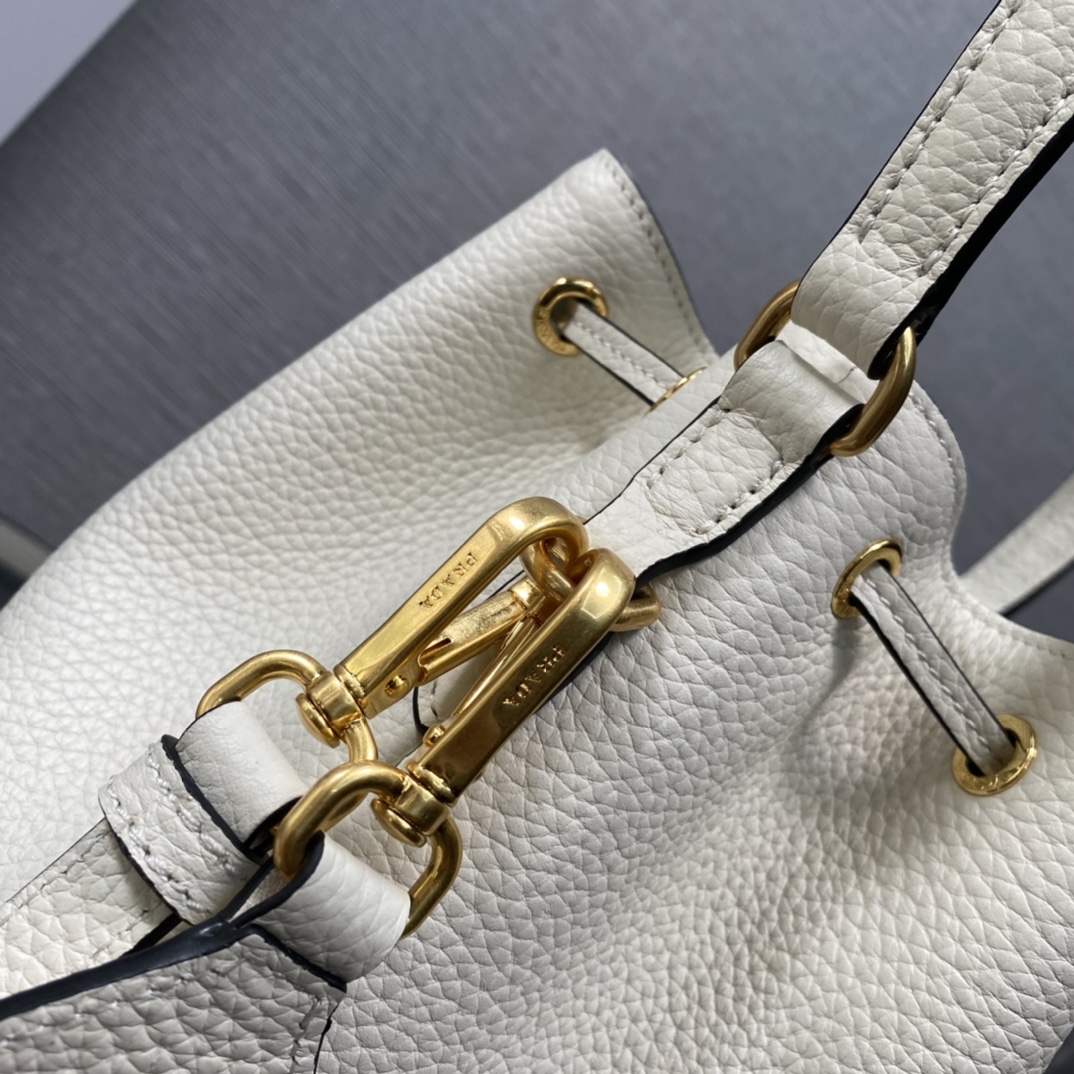Pra*a leather bucket bag