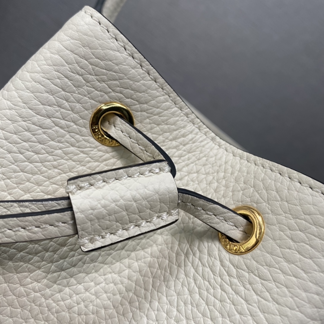 Pra*a leather bucket bag