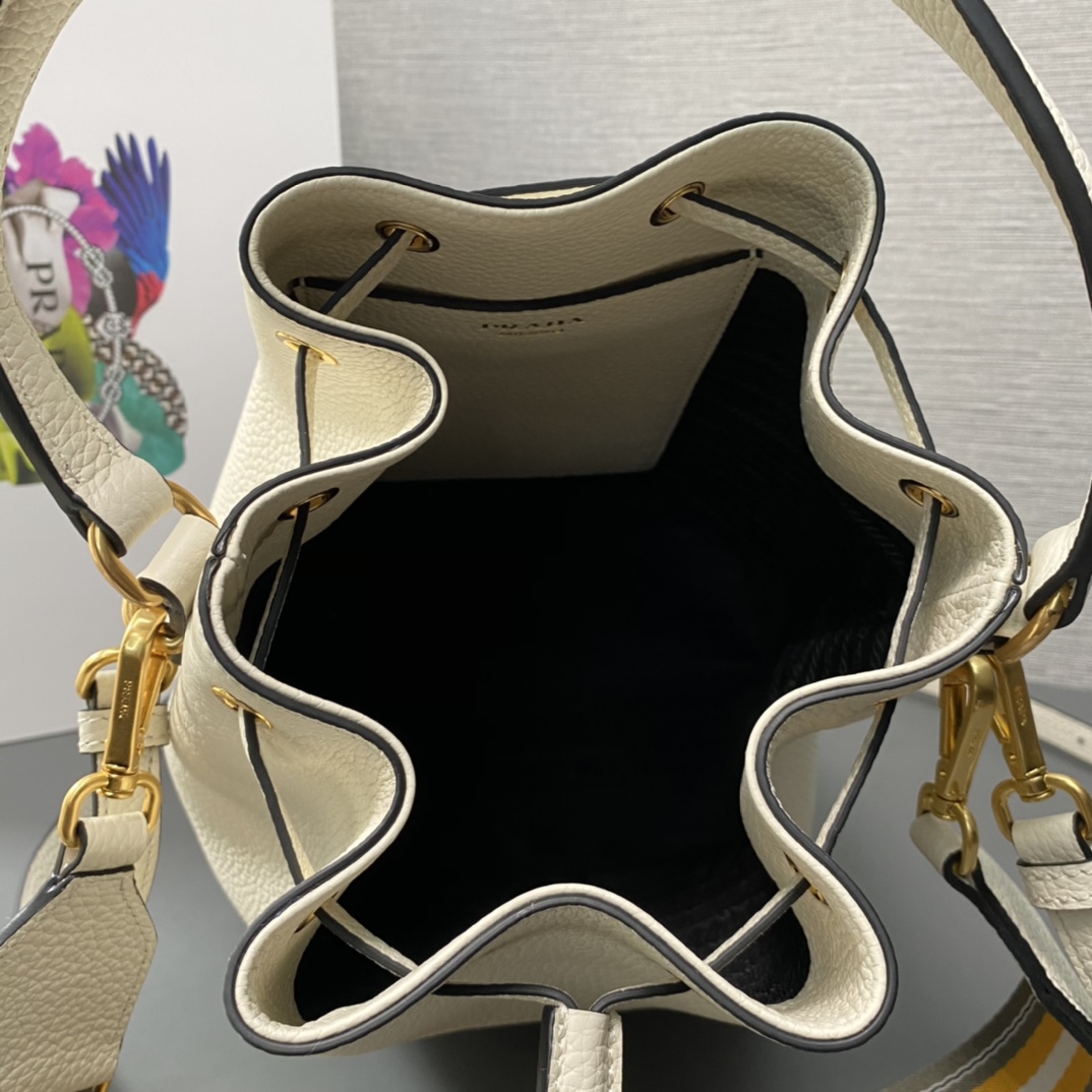 Pra*a leather bucket bag