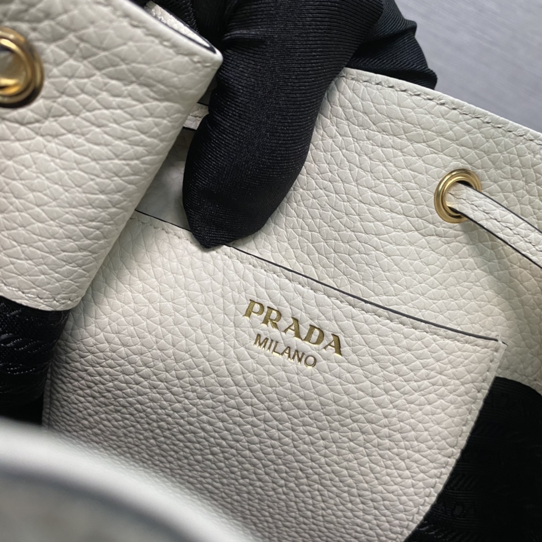Pra*a leather bucket bag