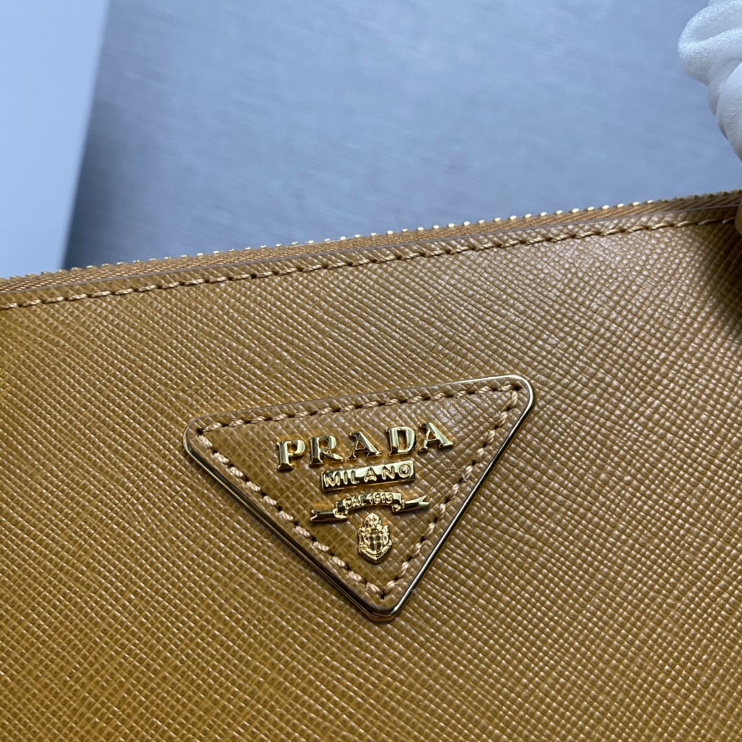 large Pra*a galleria saffiano leather bag