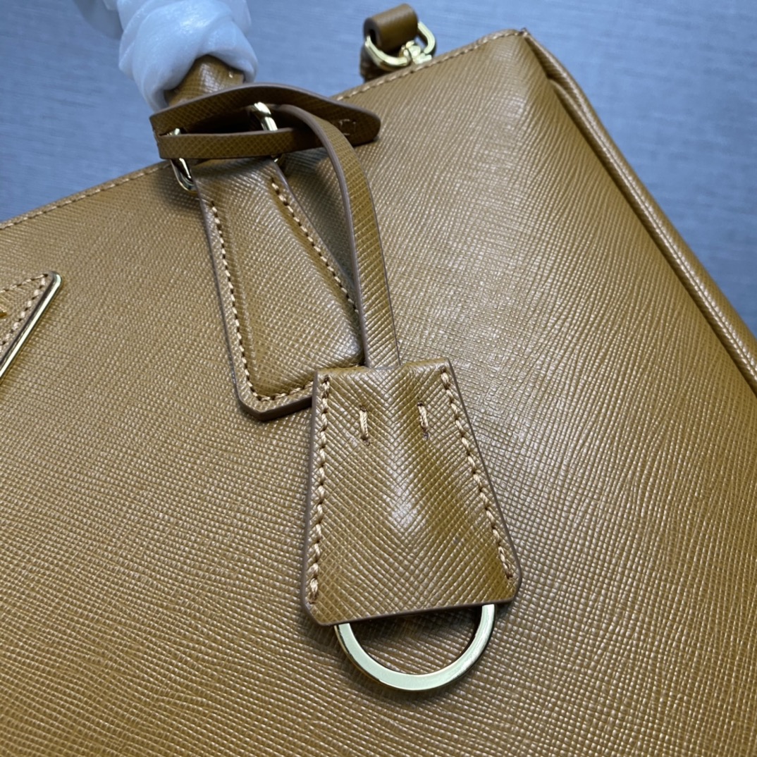 large Pra*a galleria saffiano leather bag