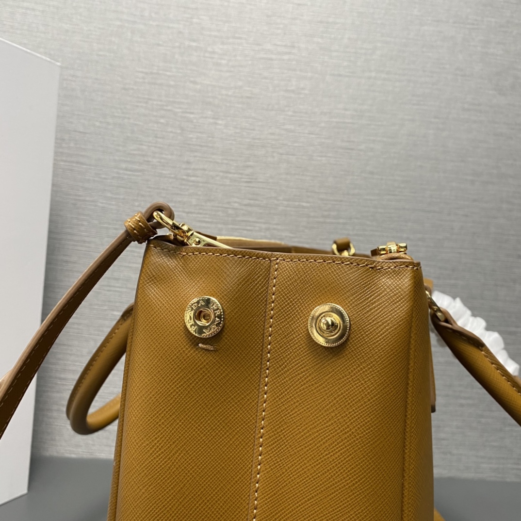 large Pra*a galleria saffiano leather bag