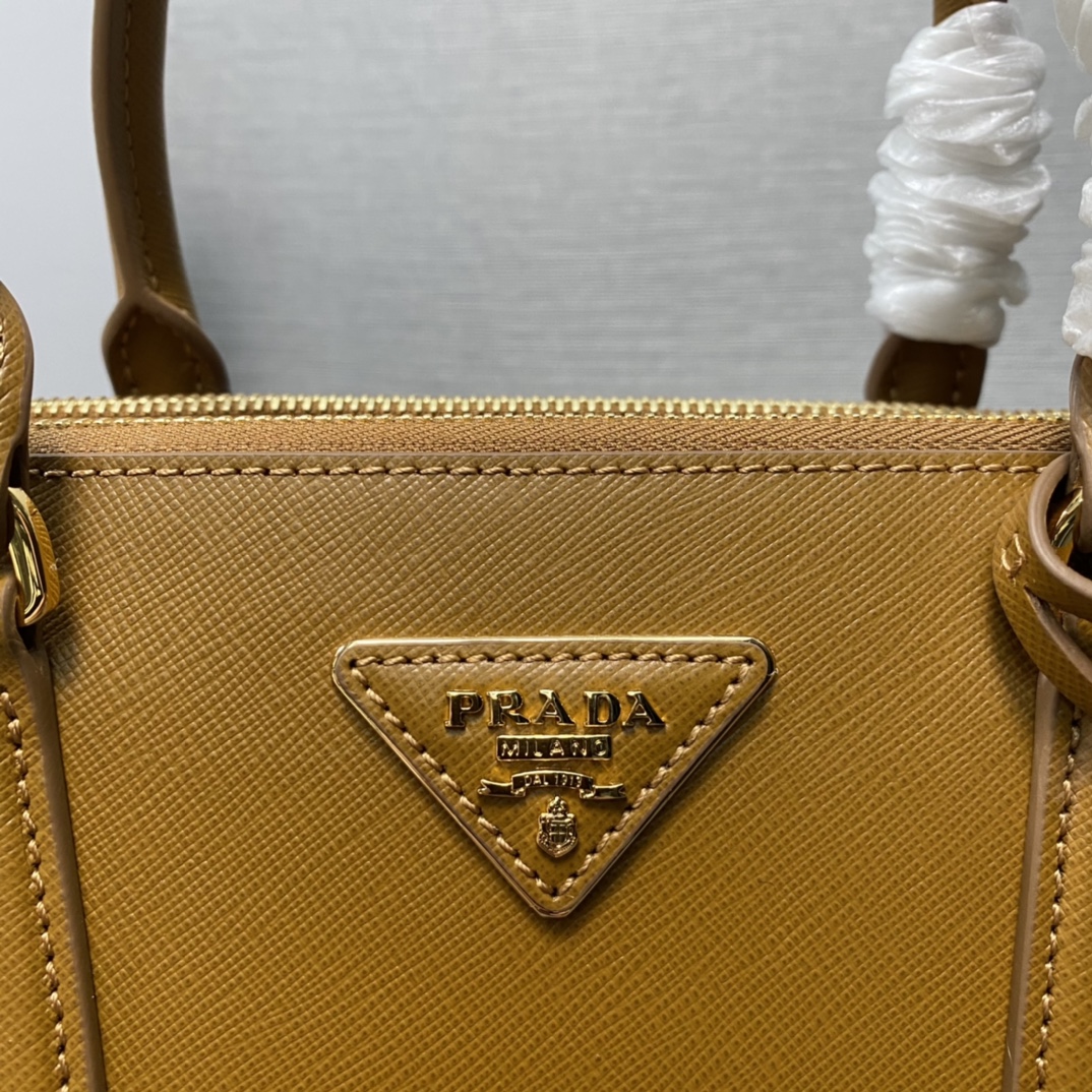 medium Pra*a galleria saffiano leather bag