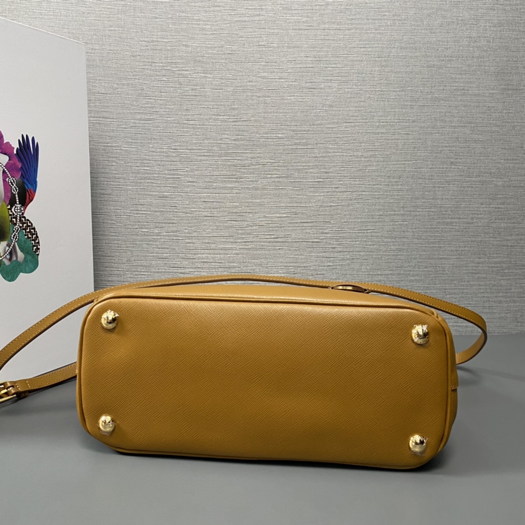 medium Pra*a galleria saffiano leather bag