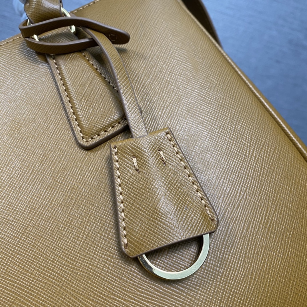 medium Pra*a galleria saffiano leather bag