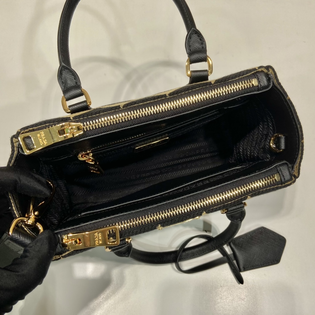 Pra*a galleria saffiano leather mini-bag