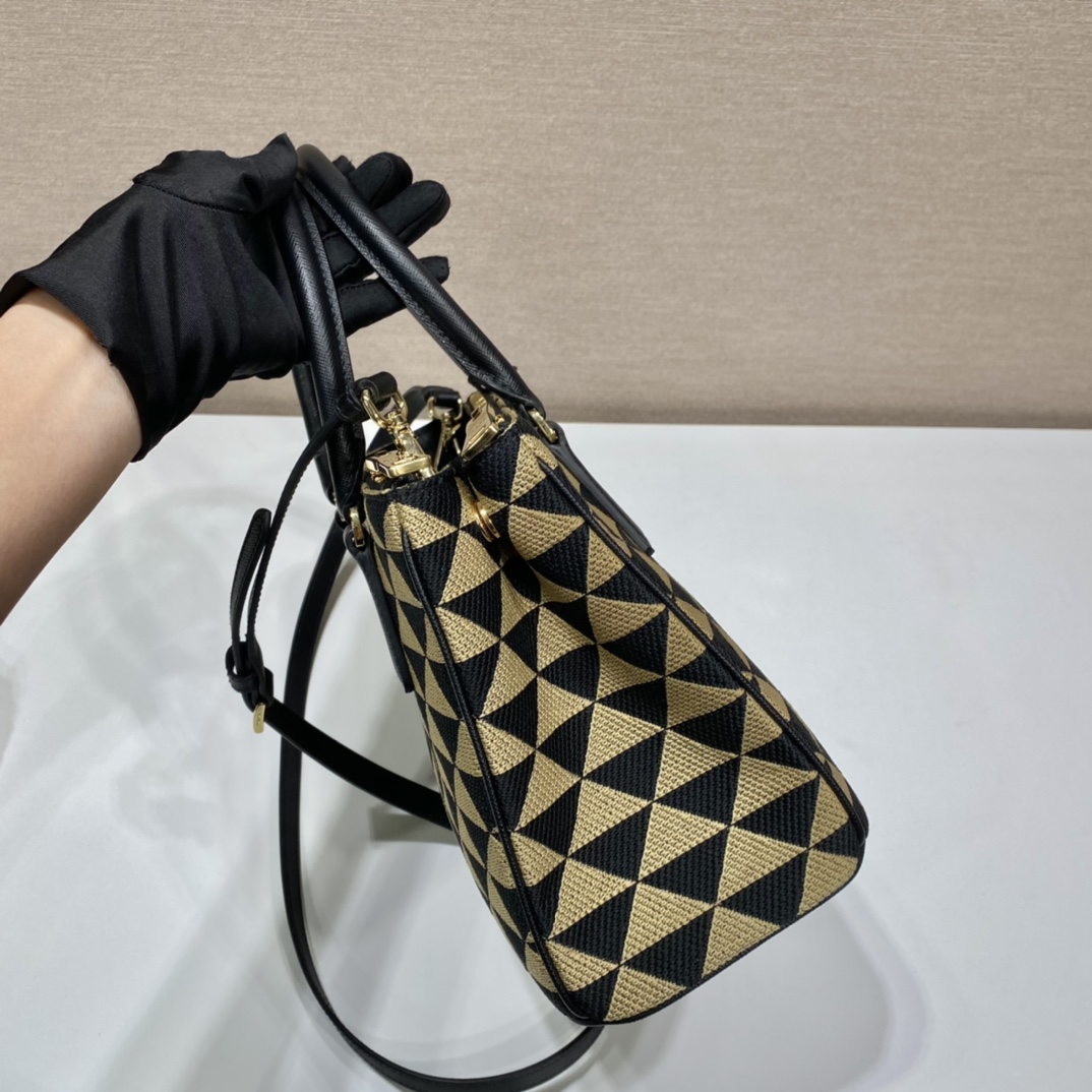 medium Pra*a galleria saffiano leather bag