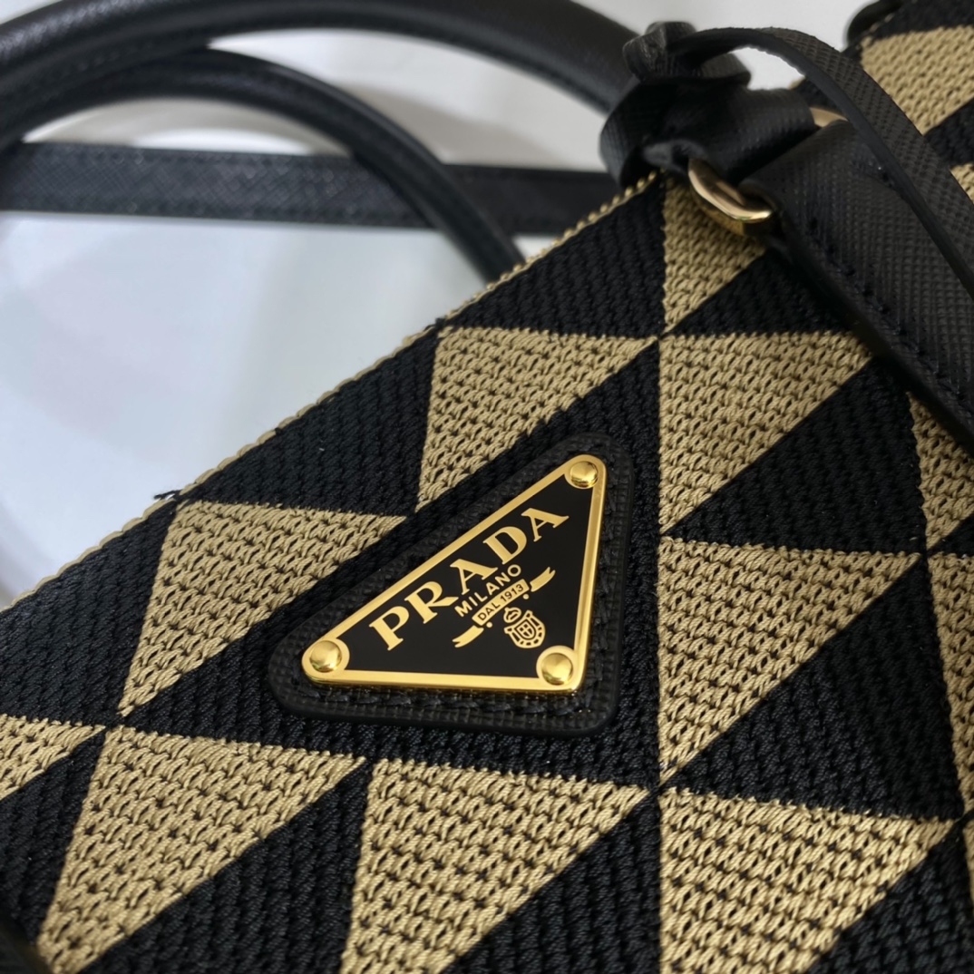 medium Pra*a galleria saffiano leather bag