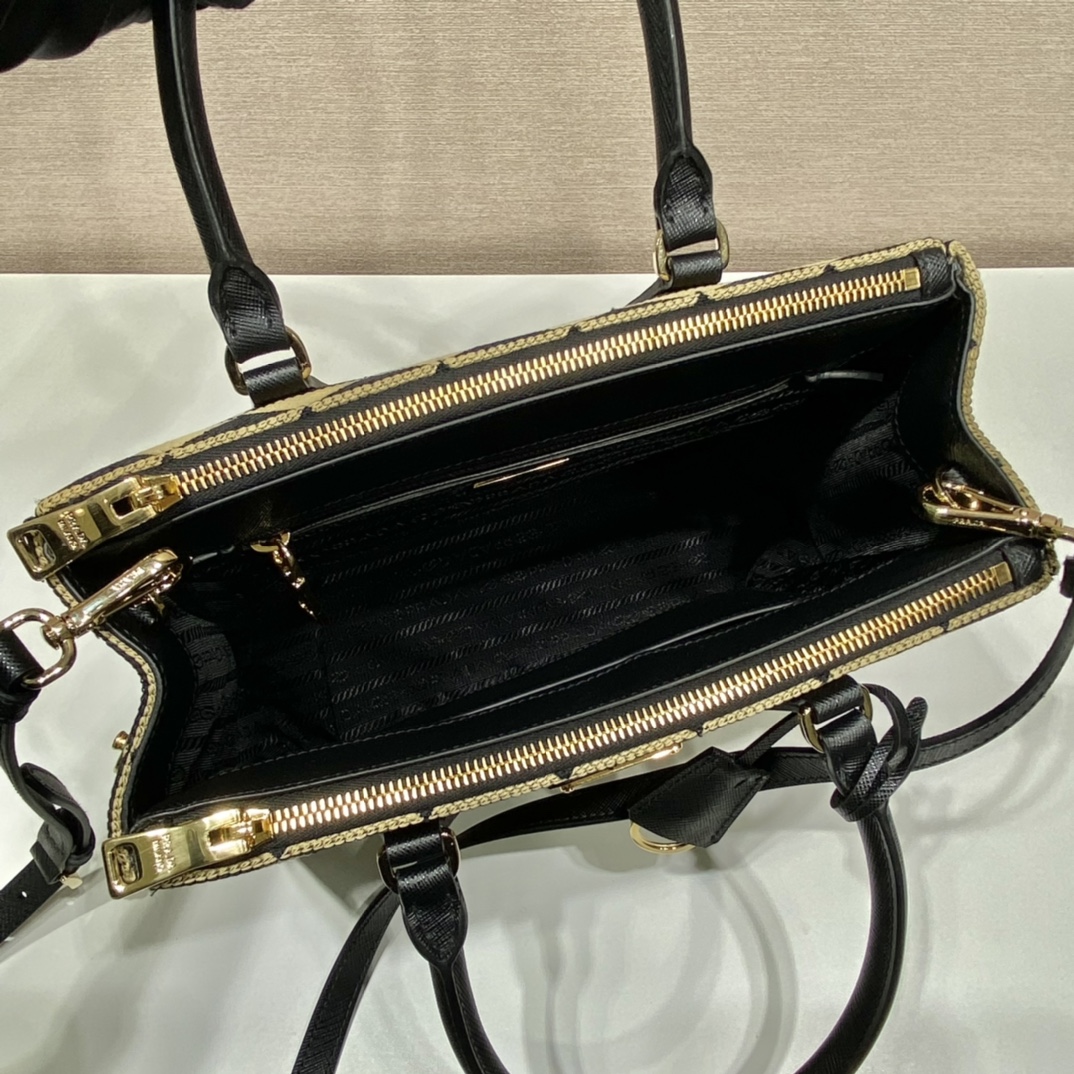 medium Pra*a galleria saffiano leather bag