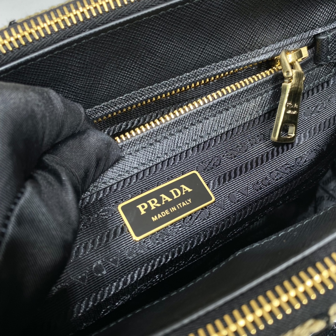medium Pra*a galleria saffiano leather bag