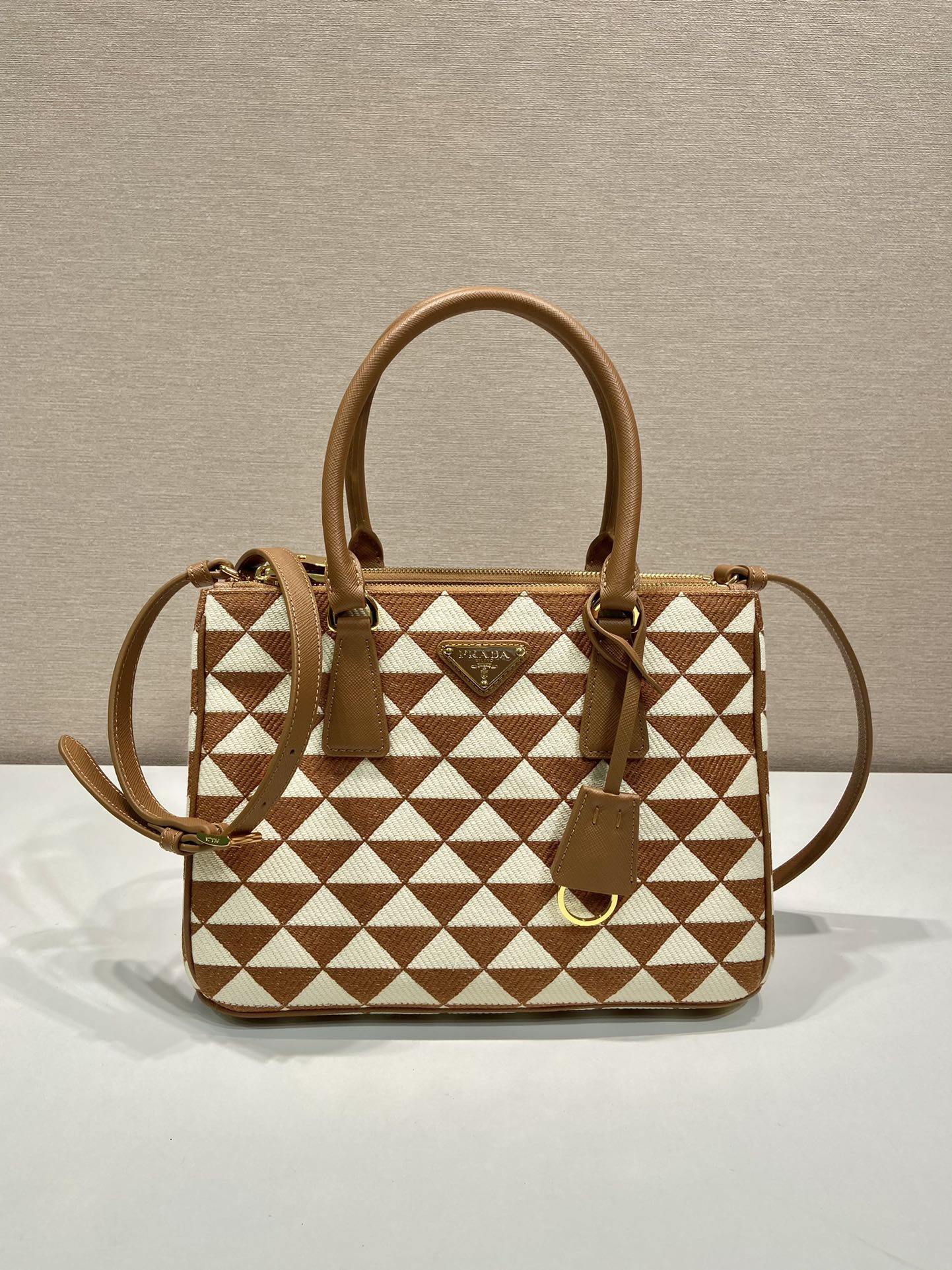 medium Pra*a galleria saffiano leather bag