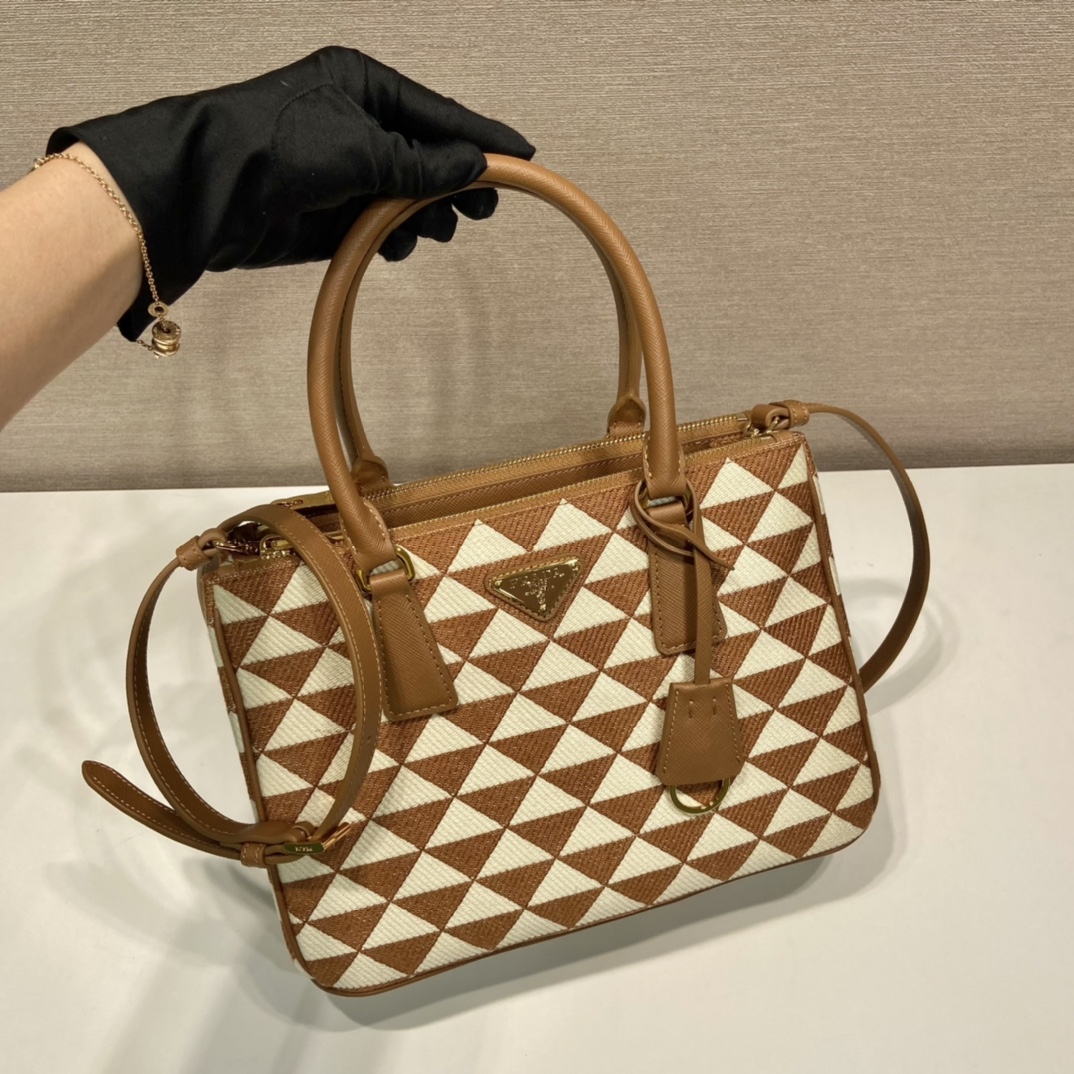 medium Pra*a galleria saffiano leather bag