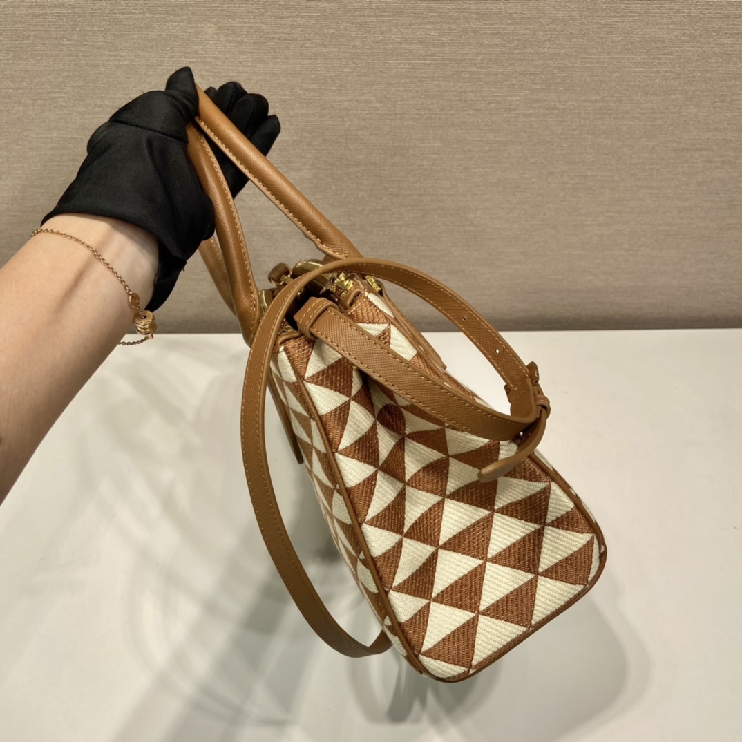 medium Pra*a galleria saffiano leather bag