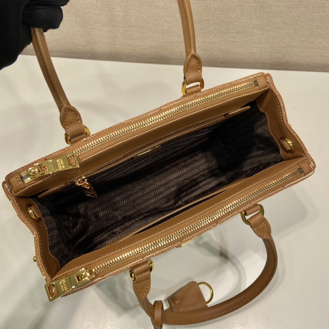 medium Pra*a galleria saffiano leather bag