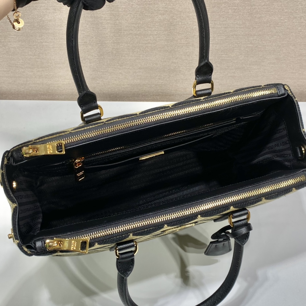 large Pra*a galleria saffiano leather bag