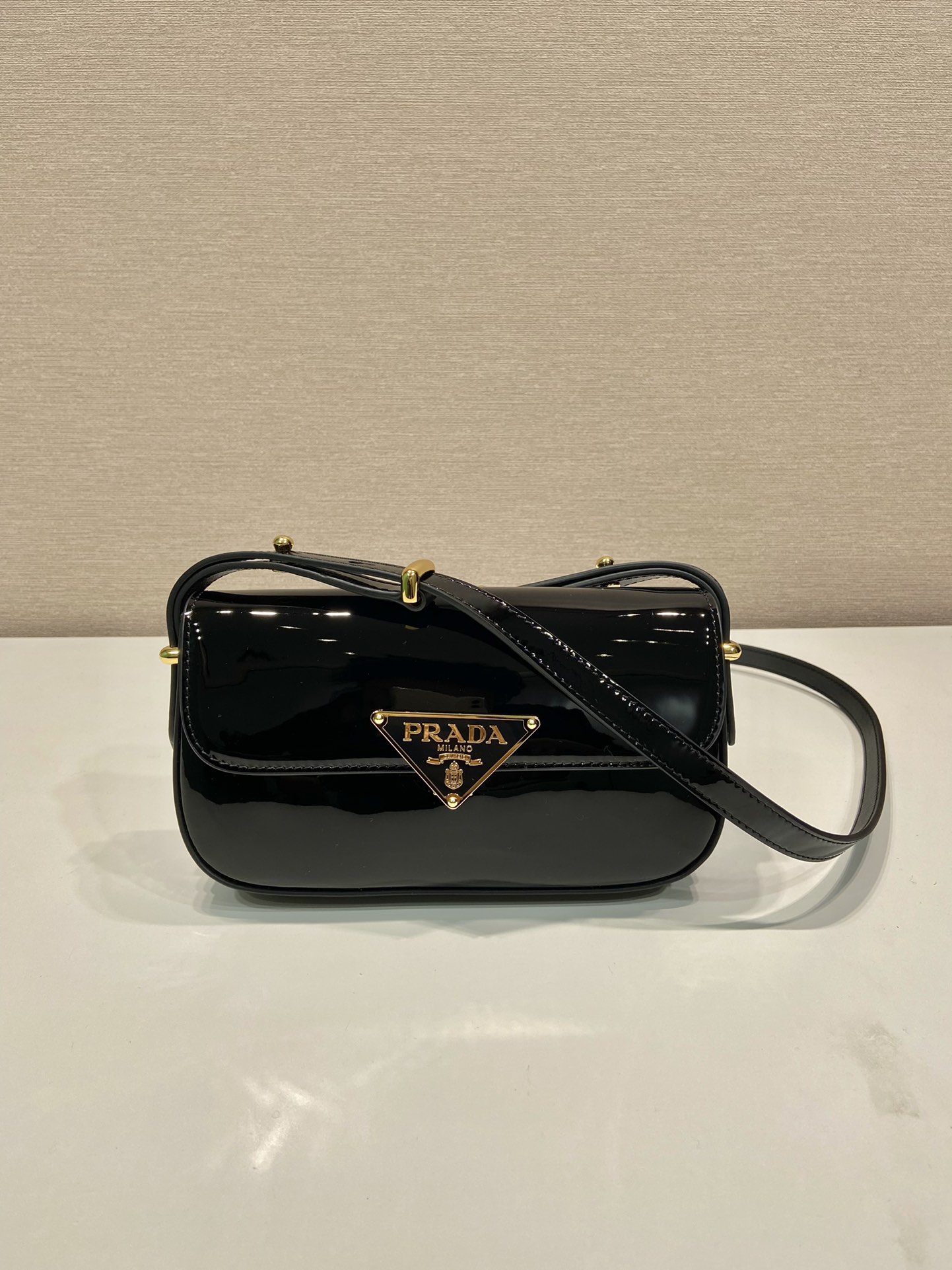 Pra*a leather shoulder bag