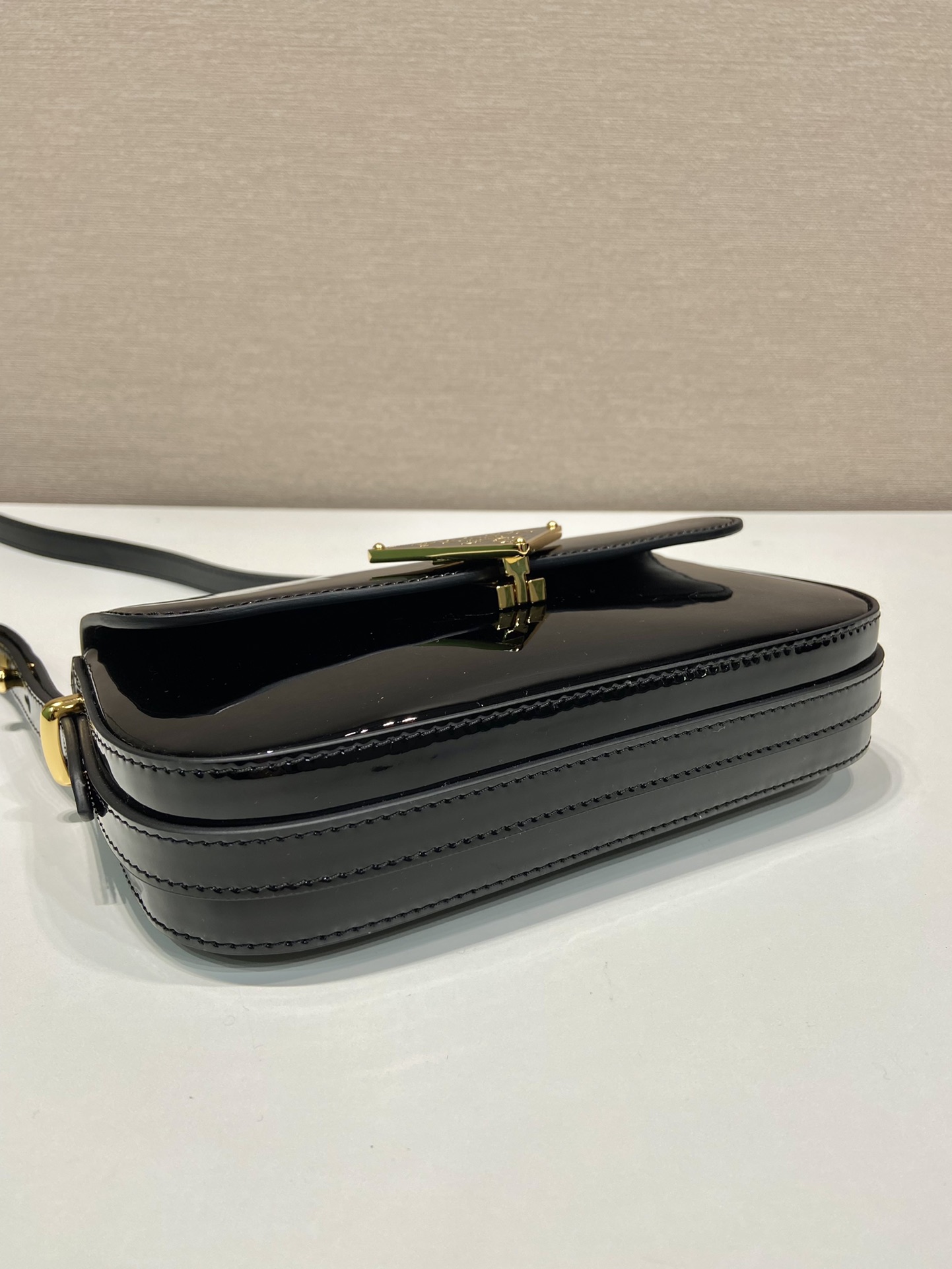 Pra*a leather shoulder bag
