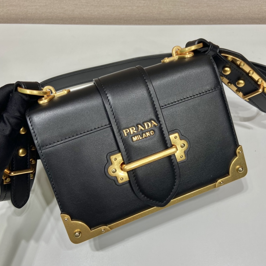 Pra*a cahier leather bag