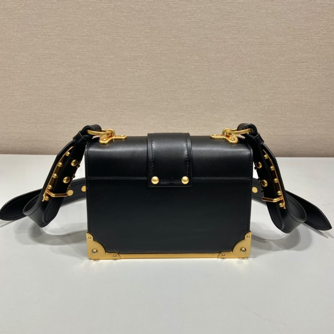 Pra*a cahier leather bag