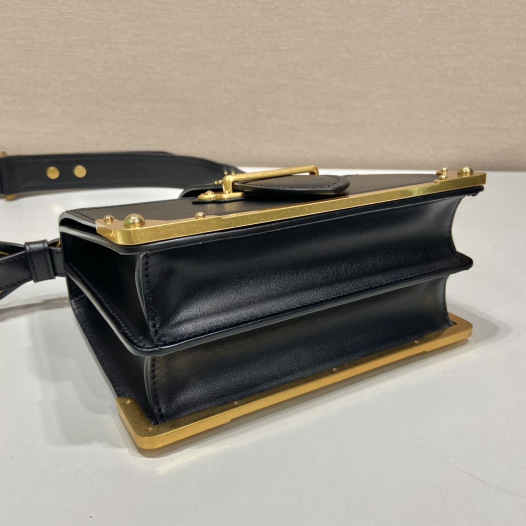 Pra*a cahier leather bag