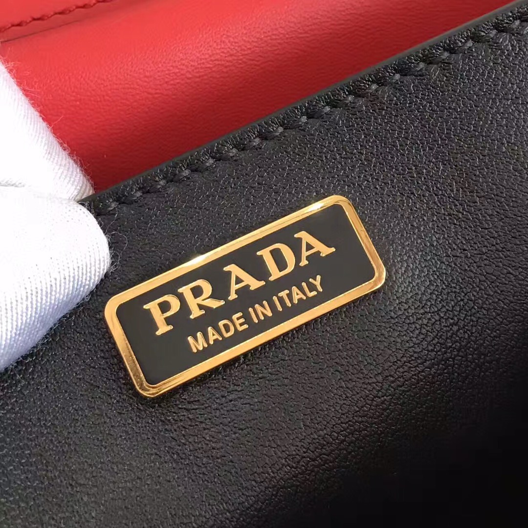 Pra*a cahier leather bag