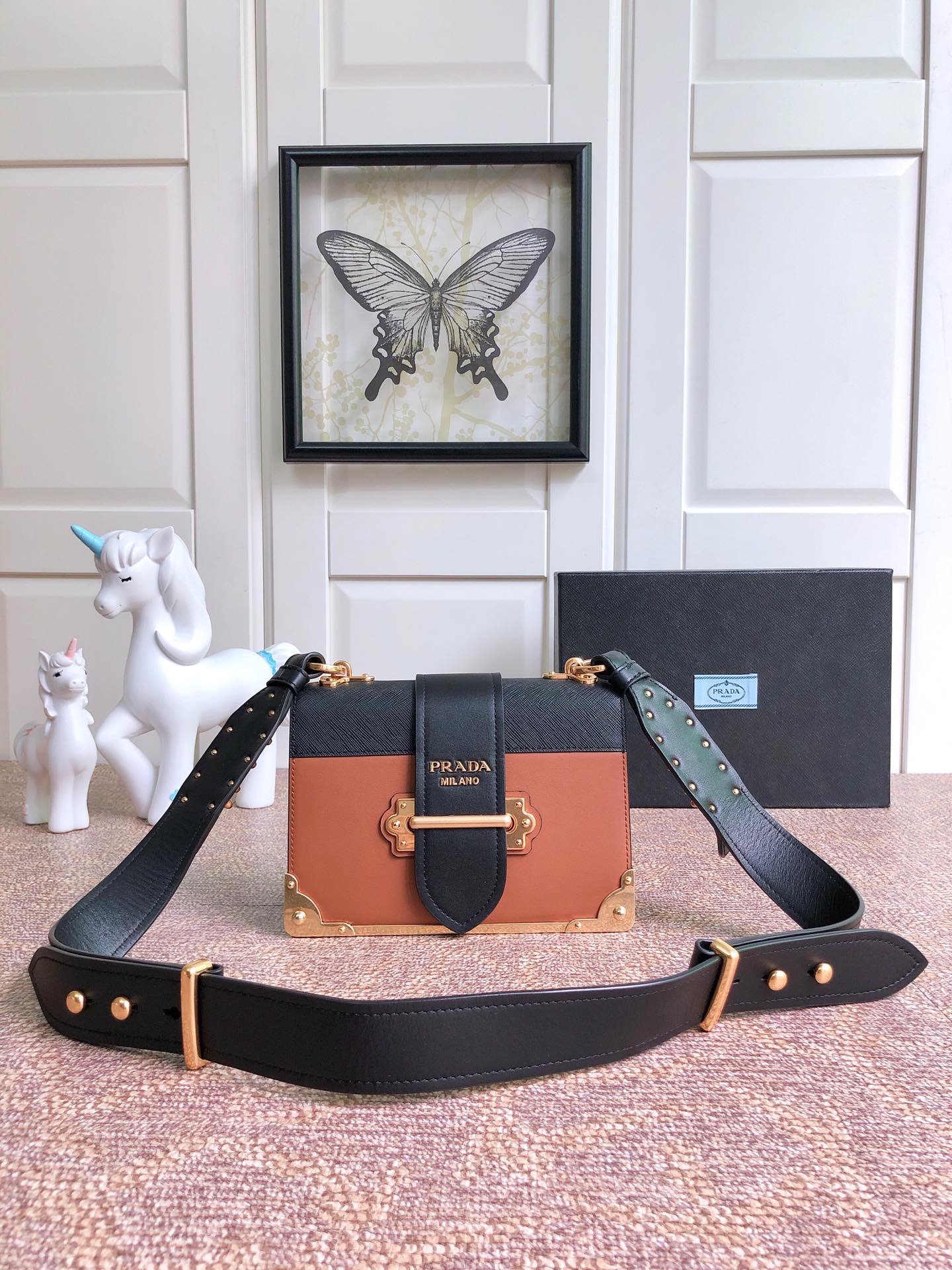 Pra*a cahier leather bag