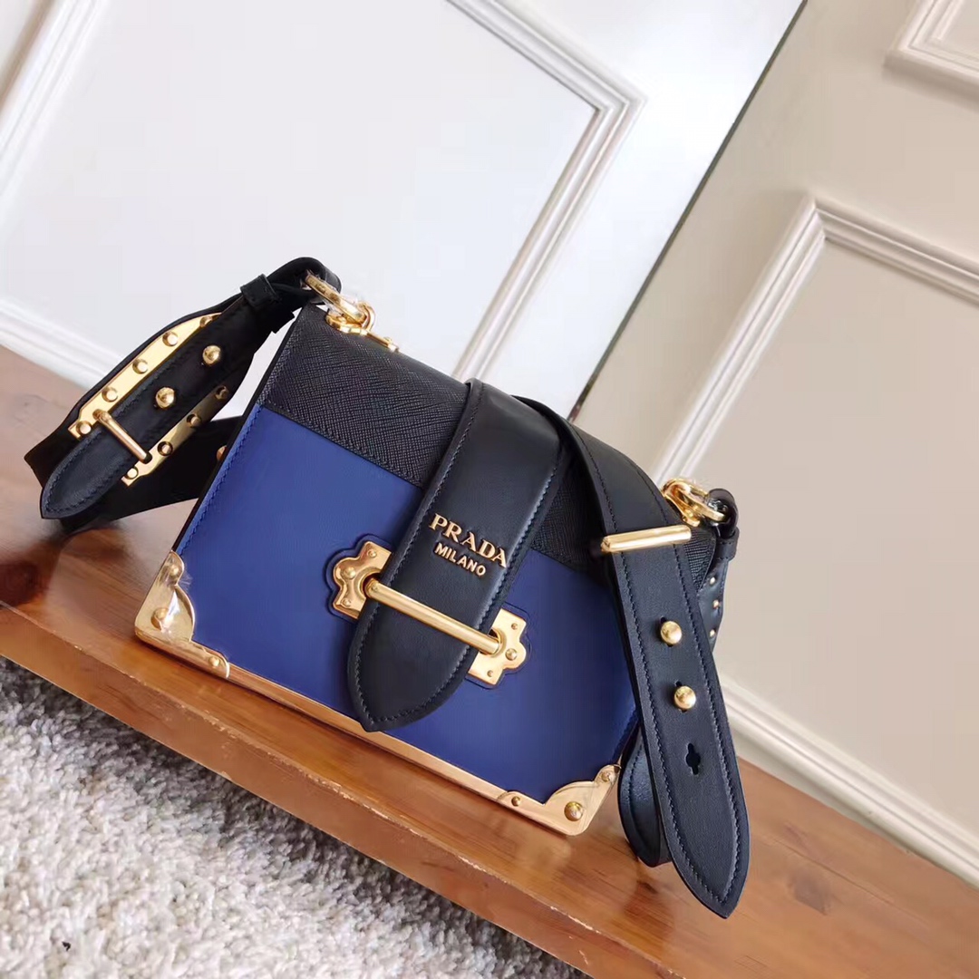 Pra*a cahier leather bag