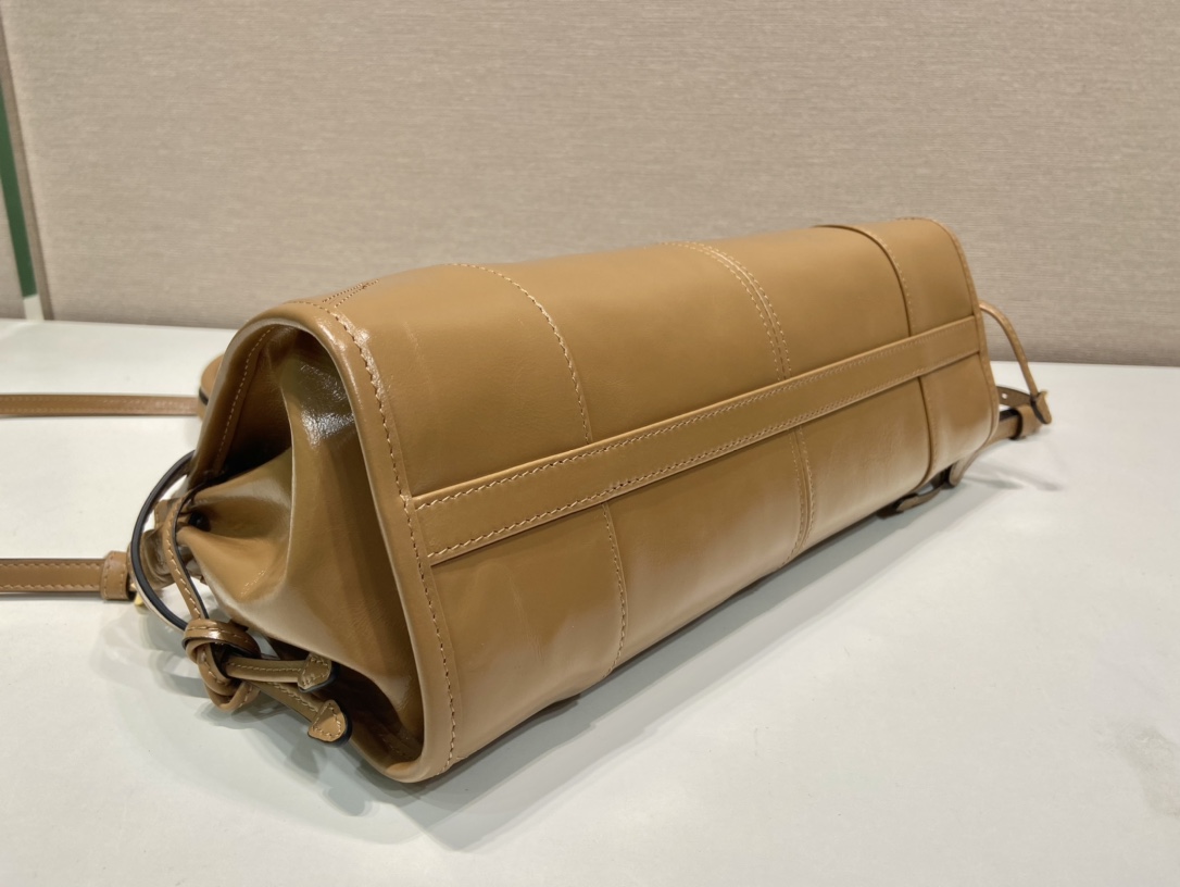 Pra*a lussolf medium leather handbag