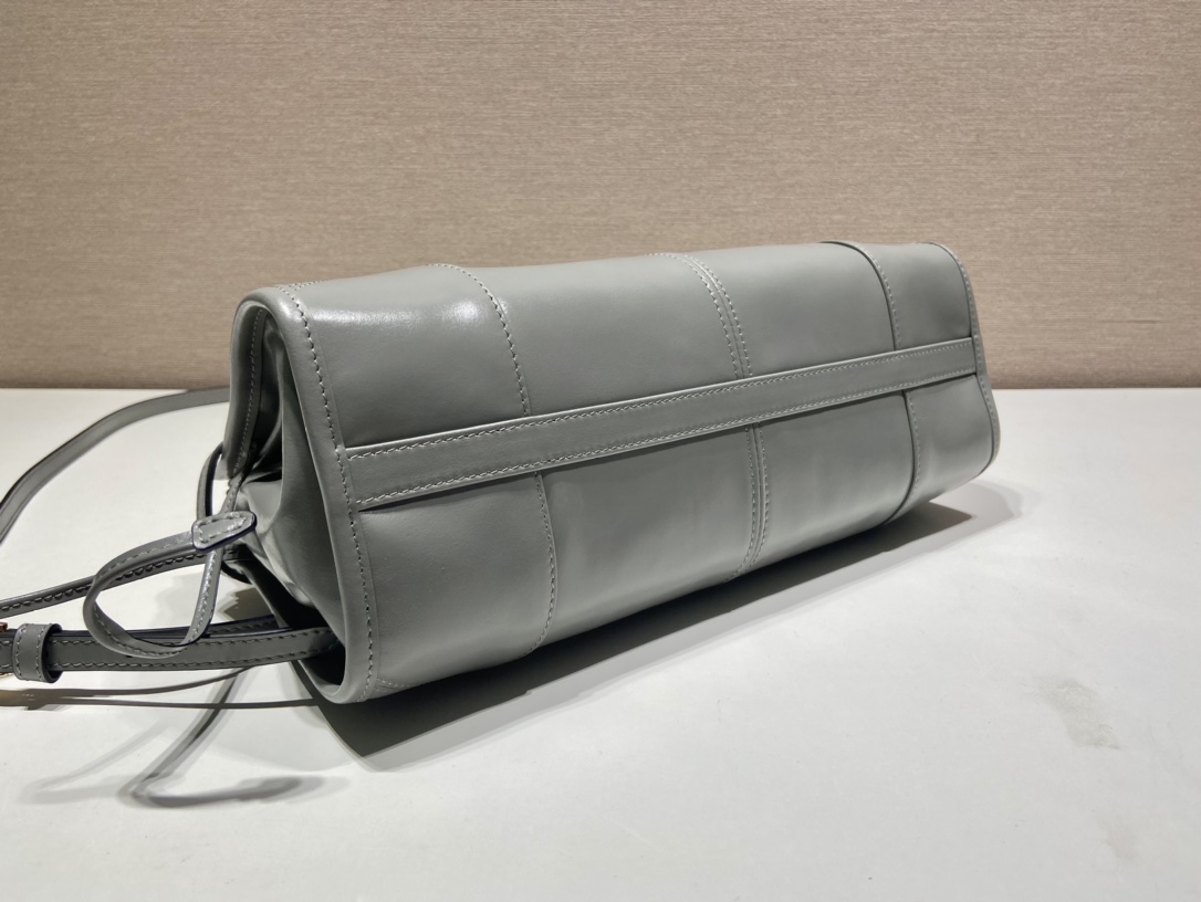 Pra*a lussolf medium leather handbag
