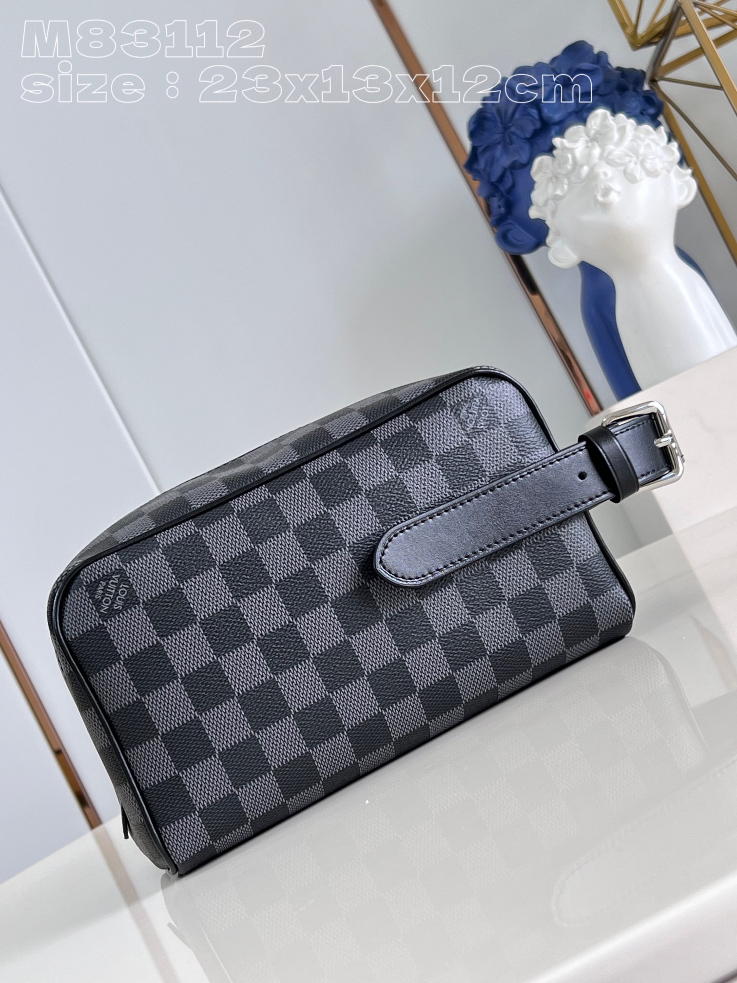 l**is V*t*n locker dopp kit