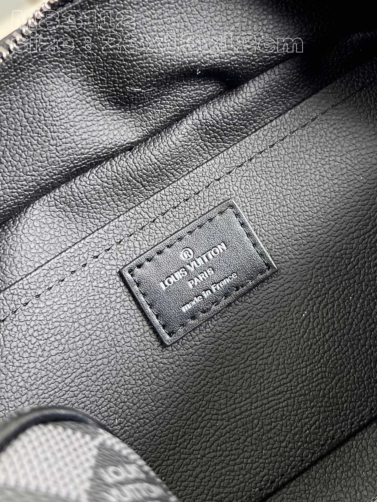 l**is V*t*n locker dopp kit