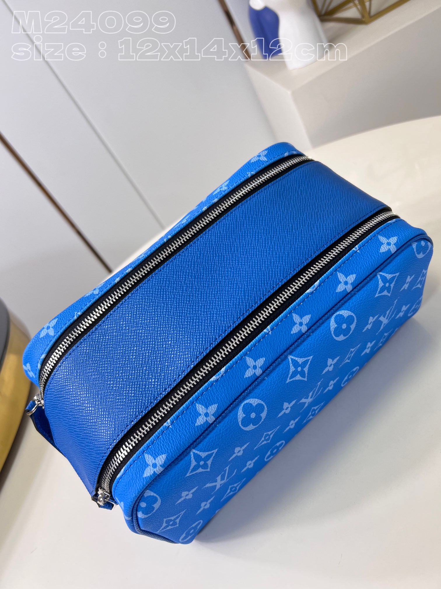 l**is V*t*n dopp kit
