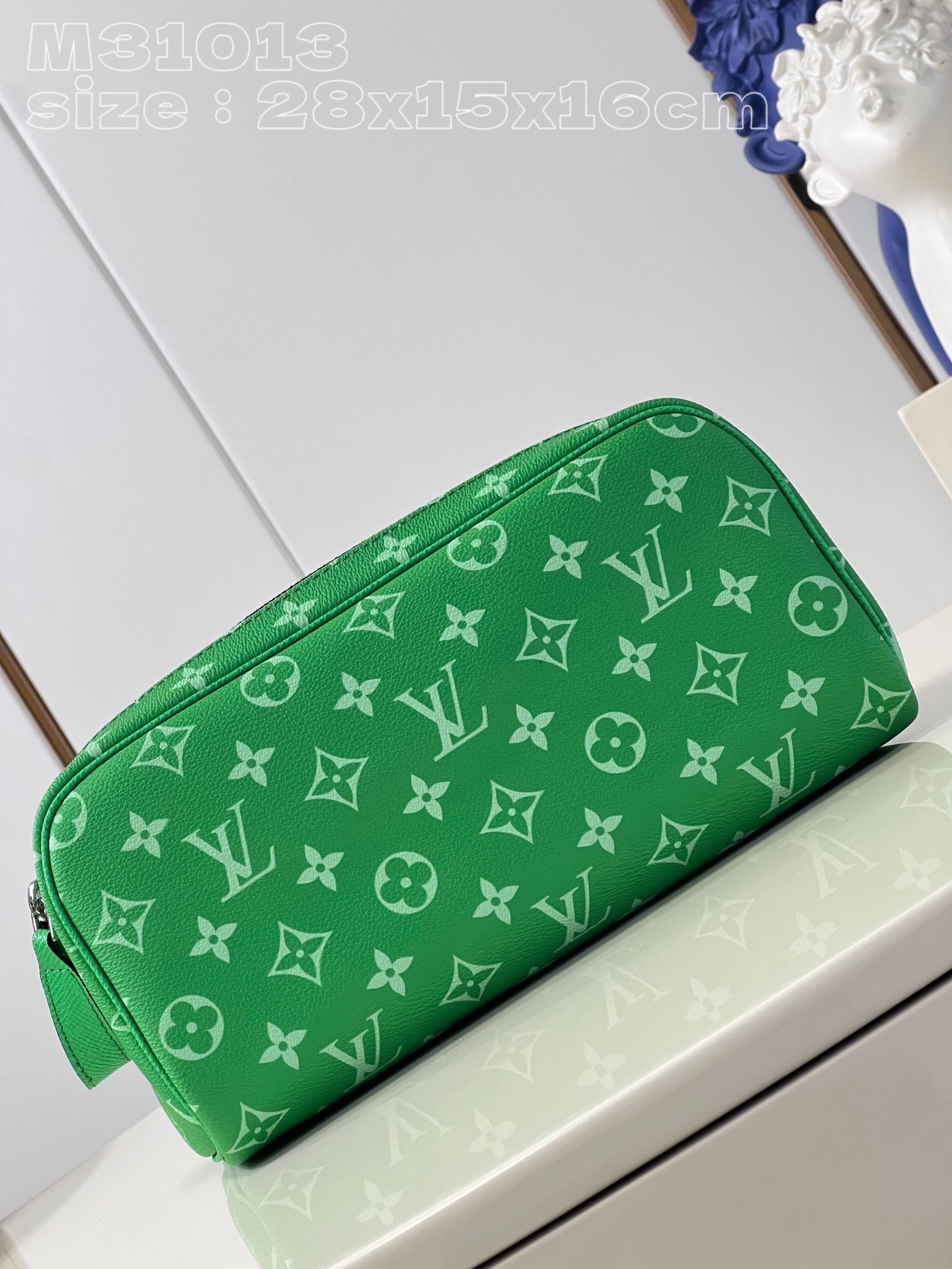 l**is V*t*n dopp kit