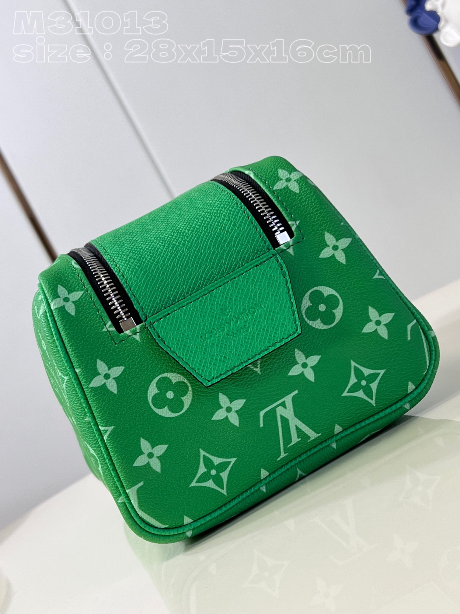 l**is V*t*n dopp kit